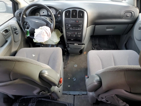 2007 Chrysler Town & Country Touring with VIN 2A4GP54L77R236408, listed as a Copart auction lot 86632764 with Not Provided miles and Salvage Title. Bid and sale history available at DreamBid. Image 8.