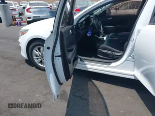 2018 Kia Optima LX z VIN 5XXGT4L32JG213616, wystawiony jako IAAI lot #42408629 z przebiegiem 130 163 mil mil oraz . Historia ofert i sprzedaży dostępna na DreamBid. Obrazek 5.