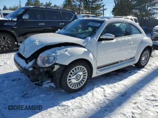 2013 Volkswagen Beetle 2.5L with VIN 3VWJP7AT9DM687870, listed as a Copart auction lot 87934875 with 91,557 mi miles and Salvage Title. Bid and sale history available at DreamBid. Image 1.