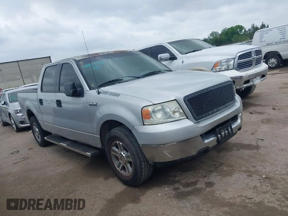 2005 Ford F-150 XLT with VIN 1FTPW12595KD95822, listed as a IAAI auction lot 41939179 with 266,307 mi miles. Bid and sale history available at carsss.com. Image 1.