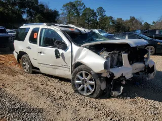 2011 GMC Yukon Denali with VIN 1GKS1EEF5BR176075, listed as a Copart auction lot 43943175 with 164,405 mi miles and Salvage Title. Bid and sale history available at carsss.com. Image 4.