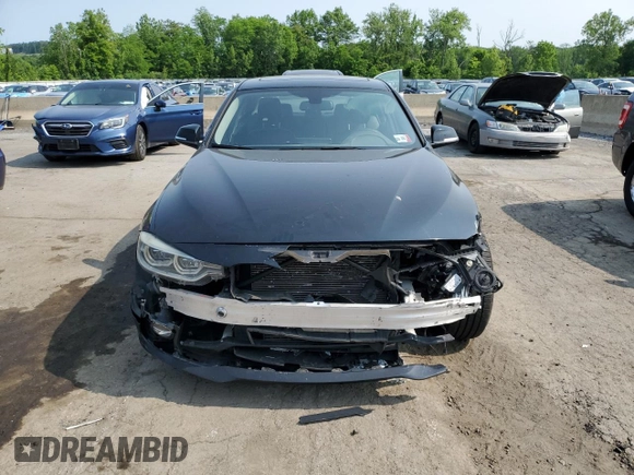 2018 BMW 3 Series 320i xDrive z VIN WBA8A3C50JA489629, wystawiony jako Copart lot #59535745 z przebiegiem 75 941 mil mil oraz Szkoda całkowita • Salvage title. Historia ofert i sprzedaży dostępna na DreamBid. Obrazek 5.