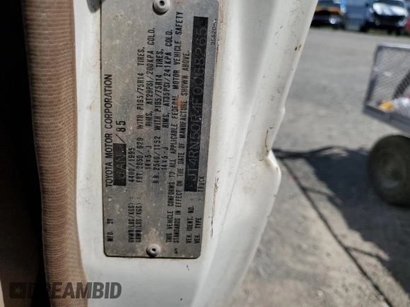 1985 Toyota Pickup z VIN JT4RN50R4F0068265, wystawiony jako Copart lot #51827965 z przebiegiem 348 047 mil mil oraz Szkoda całkowita • Salvage title. Historia ofert i sprzedaży dostępna na DreamBid. Obrazek 12.