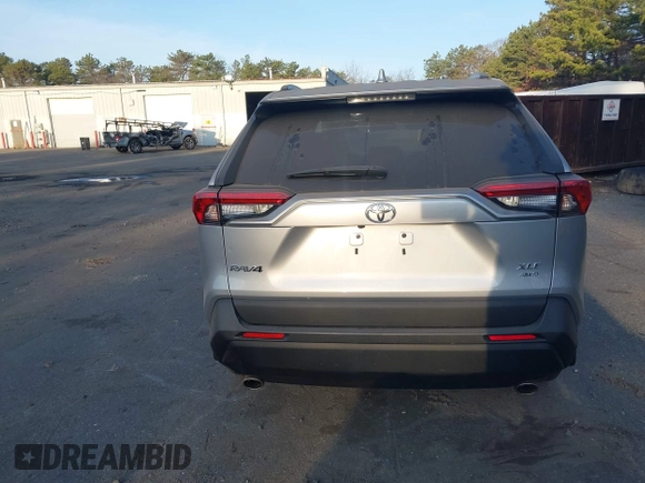 2020 Toyota RAV4 XLE with VIN 2T3P1RFV8LW117943, listed as a IAAI auction lot 41319745 with 17,159 mi miles. Bid and sale history available at carsss.com. Image 16.