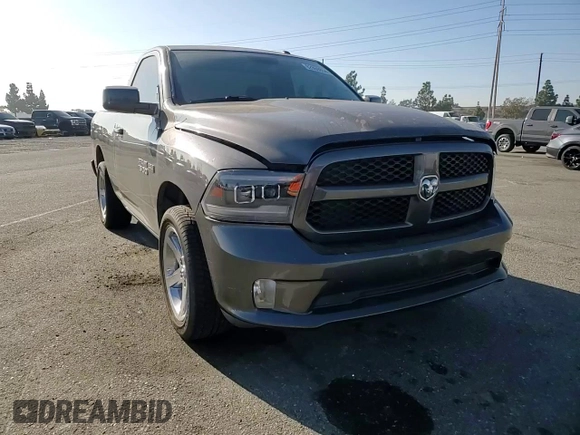 2018 Ram 1500 Express z VIN 3C6JR6AT0JG173365, wystawiony jako Copart lot #82869854 z przebiegiem 77 897 mil mil oraz Szkoda całkowita • Salvage title. Historia ofert i sprzedaży dostępna na DreamBid. Obrazek 10.