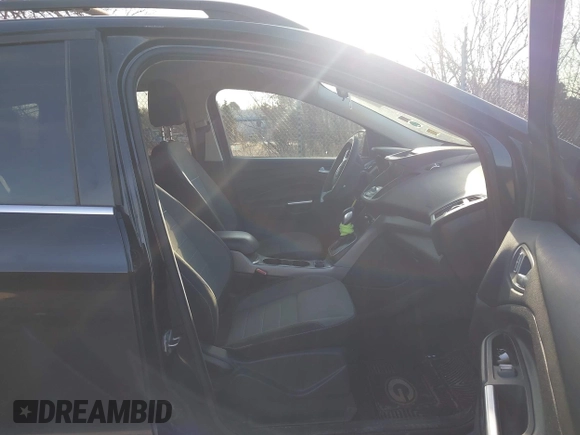 2013 Ford Escape SE with VIN 1FMCU0G94DUB53061, listed as a IAAI auction lot 41781462 with 220,915 mi miles. Bid and sale history available at carsss.com. Image 5.