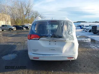 2020 Chrysler Voyager LX z VIN 2C4RC1CG8LR279110, wystawiony jako IAAI lot #41648890 z przebiegiem 65 030 mil mil oraz . Historia ofert i sprzedaży dostępna na DreamBid. Obrazek 15.