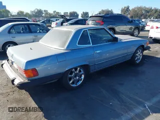 1985 Mercedes-Benz 380 z VIN WDBBA45C6FA020254, wystawiony jako IAAI lot #41254573 z przebiegiem 74 344 mil mil oraz . Historia ofert i sprzedaży dostępna na DreamBid. Obrazek 13.