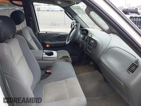 2003 Ford F-150 XLT with VIN 1FTRW08L43KA64328, listed as a IAAI auction lot 41932751 with 275,213 mi miles. Bid and sale history available at carsss.com. Image 5.