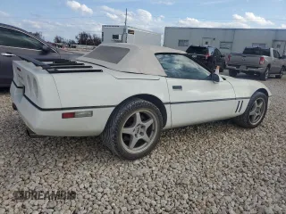 1990 Chevrolet Corvette z VIN 1G1YY3384L5108491, wystawiony jako Copart lot #80079124 z przebiegiem 133 543 mil mil oraz Czysty tytuł • Clean title. Historia ofert i sprzedaży dostępna na DreamBid. Obrazek 3.