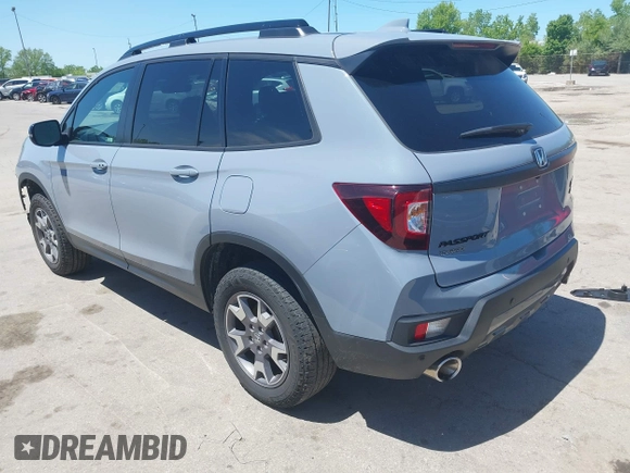2022 Honda Passport TrailSport with VIN 5FNYF8H6XNB023013, listed as a IAAI auction lot 42274071 with 31,471 mi miles and . Bid and sale history available at DreamBid. Image 3.