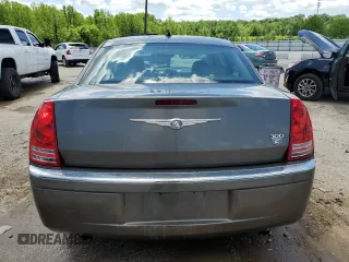 2008 Chrysler 300 C Hemi z VIN 2C3KA63H28H287802, wystawiony jako Copart lot #55748875 z przebiegiem 218 568 mil mil oraz Nie do naprawy • Non repairable. Historia ofert i sprzedaży dostępna na DreamBid. Obrazek 6.