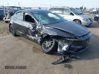 2024 Tesla Model 3 z VIN 5YJ3E1EA9RF828939, wystawiony jako IAAI lot #41422401 z przebiegiem 4 953 mil mil oraz . Historia ofert i sprzedaży dostępna na DreamBid. Obrazek 1.