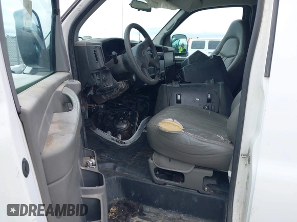 2004 Chevrolet Express Cargo Van with VIN 1GCGG25U241237297, listed as a IAAI auction lot 41664015 with 1 mi miles. Bid and sale history available at carsss.com. Image 5.