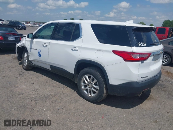 2020 Chevrolet Traverse LS z VIN 1GNERFKW8LJ262886, wystawiony jako IAAI lot #42124771 z przebiegiem 22 357 mil mil oraz . Historia ofert i sprzedaży dostępna na DreamBid. Obrazek 3.