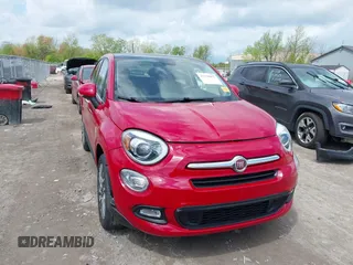 2017 FIAT 500X Lounge z VIN ZFBCFYDBXHP613867, wystawiony jako IAAI lot #42179855 z przebiegiem 81 773 mil mil oraz . Historia ofert i sprzedaży dostępna na DreamBid. Obrazek 1.