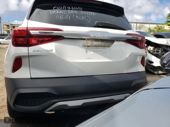 2023 Kia Seltos LX z VIN KNDEP2AA8P7463168, wystawiony jako Copart lot #49137795 z przebiegiem Nie podano mil oraz Szkoda całkowita • Salvage title. Historia ofert i sprzedaży dostępna na DreamBid. Obrazek 6.