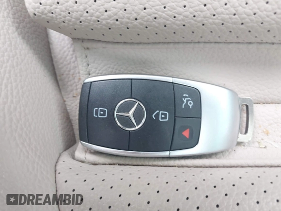 2020 Mercedes-Benz GLC 300 z VIN W1N0G8EB3LF850722, wystawiony jako IAAI lot #42143874 z przebiegiem 71 312 mil mil oraz . Historia ofert i sprzedaży dostępna na DreamBid. Obrazek 11.
