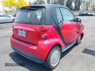2014 Smart fortwo Pure z VIN WMEEJ3BAXEK744079, wystawiony jako IAAI lot #42421069 z przebiegiem 79 788 mil mil oraz . Historia ofert i sprzedaży dostępna na DreamBid. Obrazek 4.