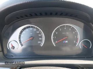 2015 BMW M5 z VIN WBSFV9C53FD594181, wystawiony jako IAAI lot #41761355 z przebiegiem Nie podano mil oraz . Historia ofert i sprzedaży dostępna na DreamBid. Obrazek 15.