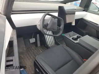 2024 Tesla Cybertruck z VIN 7G2CEHED5RA012436, wystawiony jako Copart lot #69229204 z przebiegiem 22 mil mil oraz Szkody całkowita. Historia ofert i sprzedaży dostępna na DreamBid. Obrazek 8.