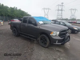 2015 Ram 1500 Express z VIN 1C6RR7FT4FS731476, wystawiony jako IAAI lot #42448640 z przebiegiem 104 713 mil mil oraz . Historia ofert i sprzedaży dostępna na DreamBid. Obrazek 1.