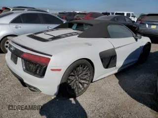 2018 Audi R8 Spyder performance z VIN WUA4BCFX2J7901190, wystawiony jako Copart lot #75090384 z przebiegiem Nie podano mil oraz Nie do naprawy. Historia ofert i sprzedaży dostępna na DreamBid. Obrazek 3.