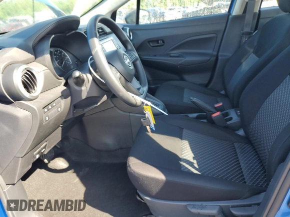 2024 Nissan Versa S z VIN 3N1CN8DV8RL849203, wystawiony jako Copart lot #56414195 z przebiegiem 22 127 mil mil oraz Szkoda całkowita • Salvage title. Historia ofert i sprzedaży dostępna na DreamBid. Obrazek 7.