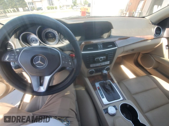 2012 Mercedes-Benz C 250 Sport z VIN WDDGF4HB8CR215271, wystawiony jako Copart lot #63818775 z przebiegiem 100 010 mil mil oraz Szkoda całkowita • Salvage title. Historia ofert i sprzedaży dostępna na DreamBid. Obrazek 9.