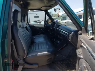 1996 Ford F-150 Special with VIN 1FTEF15N2TLA07520, listed as a IAAI auction lot 42005555 with 184,260 mi miles. Bid and sale history available at carsss.com. Image 5.