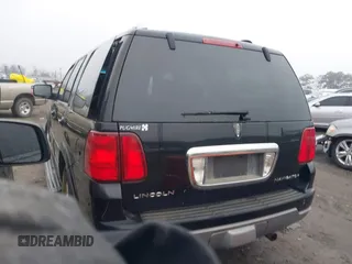 2003 Lincoln Navigator Ultimate with VIN 5LMFU27R03LJ47025, listed as a IAAI auction lot 41530068 with 236,200 mi miles. Bid and sale history available at carsss.com. Image 3.