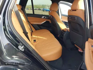 2025 BMW X5 xDrive40i z VIN 5UX23EU04S9Y37497, wystawiony jako IAAI lot #42124797 z przebiegiem 6 256 mil mil oraz . Historia ofert i sprzedaży dostępna na DreamBid. Obrazek 8.