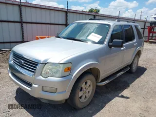 2010 Ford Explorer XLT с VIN 1FMEU6DE2AUA70477, выставлен на аукционе IAAI как лот 42588580 с пробегом Не указан миль и . История ставок и продаж доступна на DreamBid. Изображение 2.