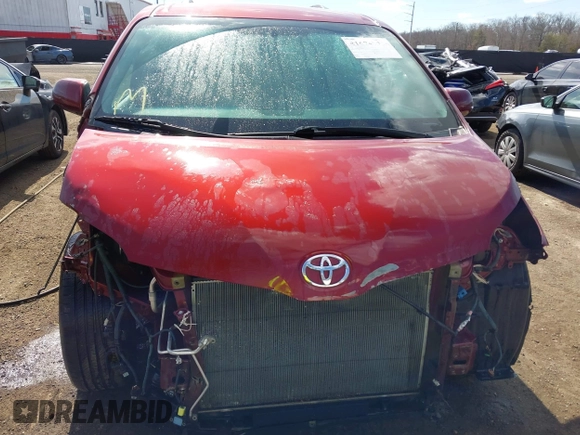 2015 Toyota Sienna LE AAS with VIN 5TDKK3DC9FS546455, listed as a IAAI auction lot 41674823 with 94,941 mi miles. Bid and sale history available at carsss.com. Image 12.