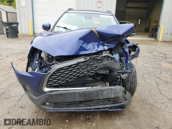 2022 Toyota Corolla Cross XLE with VIN 7MUDAABGXNV042443, listed as a Copart auction lot 57808565 with 102,887 mi miles and Salvage title. Bid and sale history available at DreamBid. Image 5.