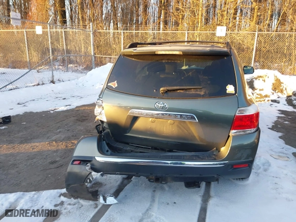 2013 Toyota Highlander with VIN 5TDZK3EH1DS137016, listed as a IAAI auction lot 41292324 with 157,156 mi miles. Bid and sale history available at carsss.com. Image 17.