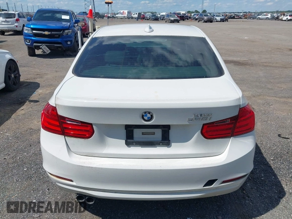 2014 BMW 3 Series 328i z VIN WBA3A5C51EP603386, wystawiony jako IAAI lot #42343104 z przebiegiem Nie podano mil oraz . Historia ofert i sprzedaży dostępna na DreamBid. Obrazek 15.