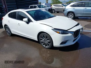 2018 Mazda 3 Grand Touring z VIN 3MZBN1W3XJM215561, wystawiony jako IAAI lot #41591009 z przebiegiem 31 132 mil mil oraz . Historia ofert i sprzedaży dostępna na DreamBid. Obrazek 1.