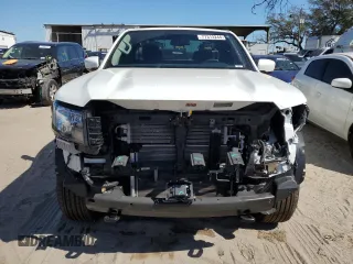 2023 Nissan Frontier S z VIN 1N6ED1CMXPN609671, wystawiony jako Copart lot #77313244 z przebiegiem 38 243 mil mil oraz Szkoda całkowita • Salvage title. Historia ofert i sprzedaży dostępna na DreamBid. Obrazek 5.