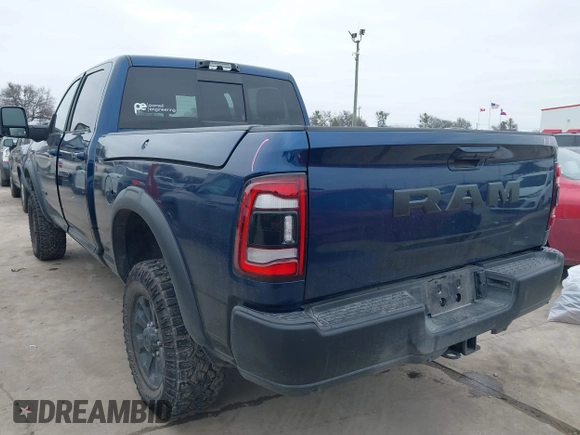 2024 Ram 2500 Power Wagon z VIN 3C6TR5EJ0RG315687, wystawiony jako IAAI lot #41614637 z przebiegiem 10 933 mil mil oraz . Historia ofert i sprzedaży dostępna na DreamBid. Obrazek 3.
