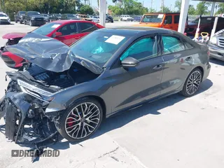 2025 Audi S3 z VIN WAUJ5DGY7SA058173, wystawiony jako IAAI lot #41785232 z przebiegiem 1083 mil mil oraz . Historia ofert i sprzedaży dostępna na DreamBid. Obrazek 2.