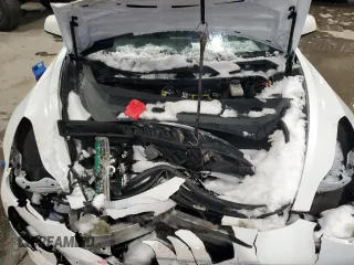 2021 Tesla Model 3 Standard Range Plus z VIN 5YJ3E1EA4MF988784, wystawiony jako Copart lot #88138765 z przebiegiem 62 438 mil mil oraz Szkody całkowita. Historia ofert i sprzedaży dostępna na DreamBid. Obrazek 11.
