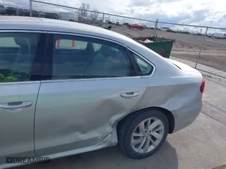 2018 Volkswagen Passat 2.0T SE with VIN 1VWBA7A31JC004790, listed as a IAAI auction lot 41863578 with 60,612 mi miles. Bid and sale history available at carsss.com. Image 17.