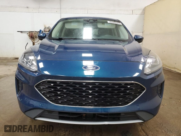 2020 Ford Escape SE z VIN 1FMCU9G6XLUC11649, wystawiony jako Copart lot #58934695 z przebiegiem 109 495 mil mil oraz Czysty tytuł • Clean title. Historia ofert i sprzedaży dostępna na DreamBid. Obrazek 5.