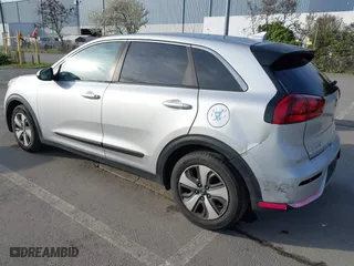 2017 Kia Niro FE with VIN KNDCB3LC9H5043250, listed as a IAAI auction lot 41848421 with 196,428 mi miles. Bid and sale history available at carsss.com. Image 3.