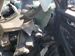 2017 Kia Sorento LX z VIN 5XYPG4A35HG265402, wystawiony jako Copart lot #79926994 z przebiegiem Nie podano mil oraz Szkoda całkowita • Salvage title. Historia ofert i sprzedaży dostępna na DreamBid. Obrazek 8.