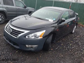 2013 Nissan Altima 3.5 SL with VIN 1N4BL3AP7DC137086, listed as a IAAI auction lot 41737354 with 140,208 mi miles. Bid and sale history available at carsss.com. Image 2.