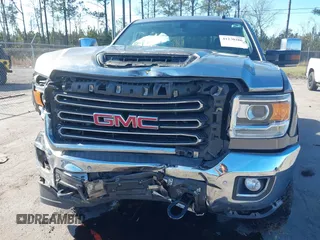 2017 GMC Sierra 2500HD SLT with VIN 1GT12TEY1HF165837, listed as a IAAI auction lot 41230286 with 167,824 mi miles. Bid and sale history available at carsss.com. Image 6.