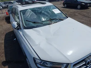 2017 Audi Q7 Premium Plus z VIN WA1LAAF74HD043775, wystawiony jako IAAI lot #42013115 z przebiegiem 68 519 mil mil oraz . Historia ofert i sprzedaży dostępna na DreamBid. Obrazek 6.