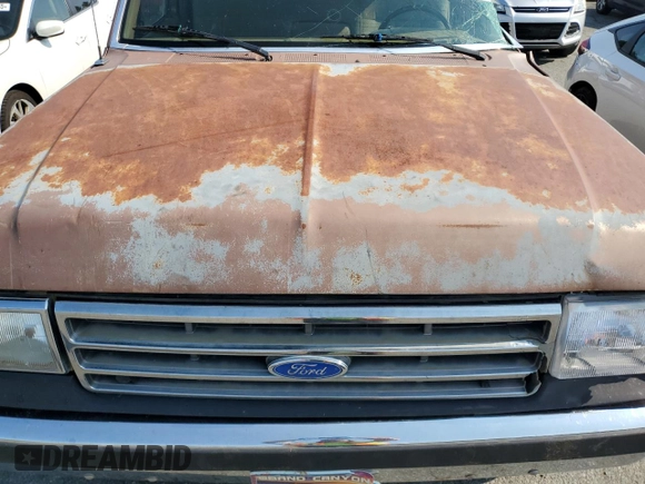 1990 Ford F-250 z VIN 2FTHF26H4LCA00395, wystawiony jako Copart lot #60321695 z przebiegiem 50 927 mil mil oraz Szkoda całkowita • Salvage title. Historia ofert i sprzedaży dostępna na DreamBid. Obrazek 11.